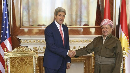 el presidente de kurdistan estrecha la mano de kerry